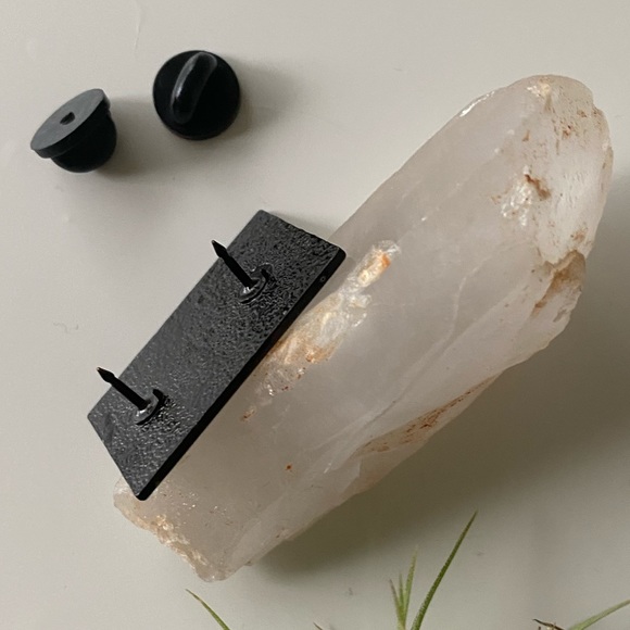 Overlook Hotel/The Shining enamel pin black/white/grey - Picture 3 of 3